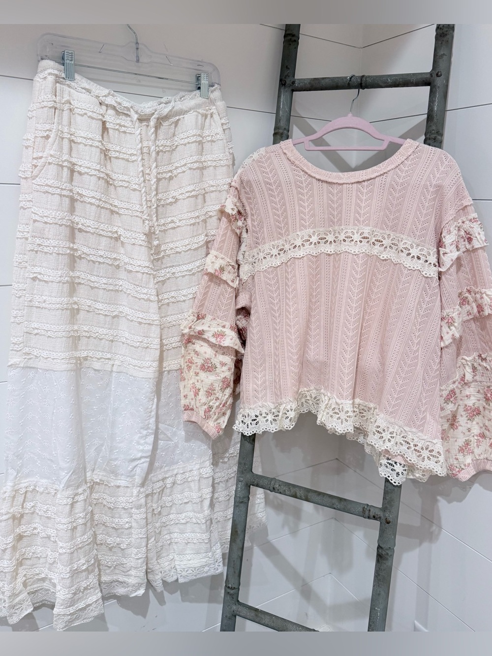 NEW Curated POL SET : Romantic Pink Floral Lace Ruffle Top & Cream Lace Pant - Picture 4 of 9